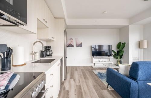 Kitchener House | 1BR Modern Condo - King Bed and Stunning City View