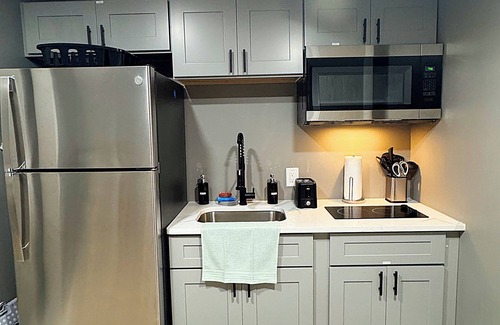 Decatur House | 1BR Oasis Escape in SE Atlanta