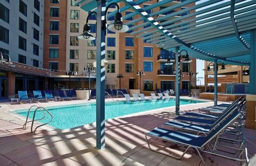 Old Town West Condo | 1BR Oxon Hill Condo w/2 Beds & Bath
