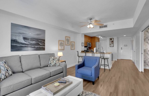 Boynton Beach Condo | 1BR ROOFTOP POOL-10 MIN WALK TO BEACH PRIME LOCATION