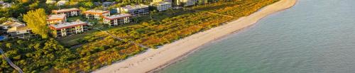 Sanibel Apartment | 1BR Second Floor Condo On Sanibel Island Steps To The Beach 4B2