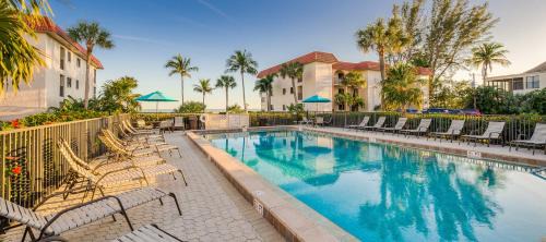 Sanibel Apartment | 1BR Second Floor Condo On Sanibel Island Steps To The Beach 4B2