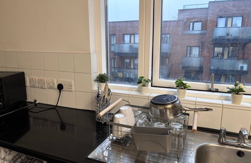Stonebridge Apartment | 1br-sleeps4-35mintocentrallondon-40mintoheathrow