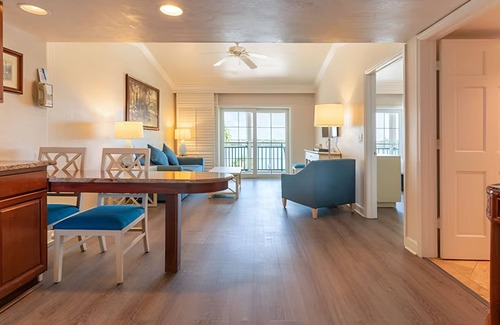 Captiva Hotel | 1BR Suite w/Balcony Overlooking the Bay – Bayfront Stay! Free Parking | Pool