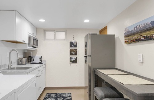 Englewood Apartment | 1BR Suite with Kitchenette Near Hospitals and DU