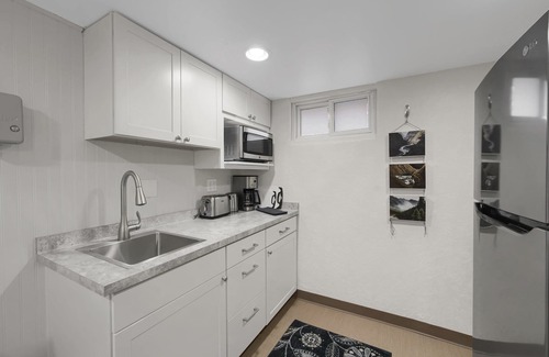 Englewood Apartment | 1BR Suite with Kitchenette Near Hospitals and DU