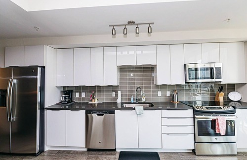 Charlotte Center City Apartment | 1BR Uptown Charlotte Furnished Apartments by RedAwning