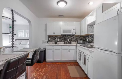 Orlando House | 1BR Urban Escape Fast Wi-Fi + Pet-Friendly