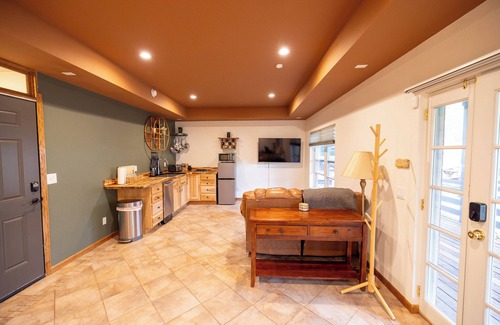 Woodland Park Apartment | 1BR Walkable Cozy Tuckaway 1/2mi Park, 1mi to DT, 8min Charis License: 332032