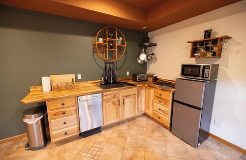 Woodland Park Apartment | 1BR Walkable Cozy Tuckaway 1/2mi Park, 1mi to DT, 8min Charis License: 332032