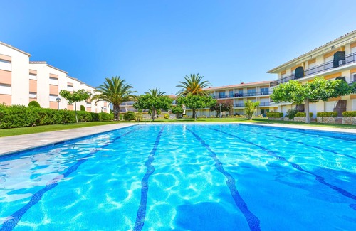 Calella de Palafrugell Apartment | 1CB T4 -Completely renovated apartment in a very quiet area with garden and communal pool near the beach of Calella de Palafrugell