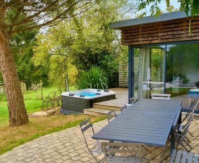 Mainneville Villa | 1h10 de Paris, maison de campagne avec piscine chauffée et Jacuzzi