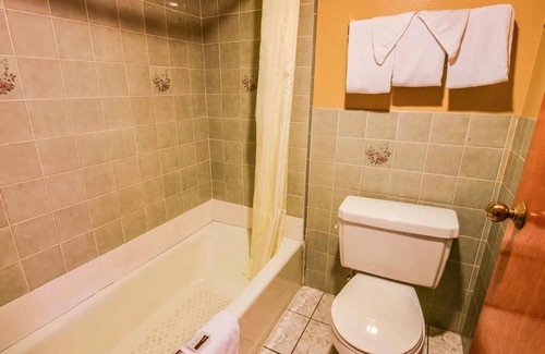 Glendale House | 1KNS-1 King Non Smoking