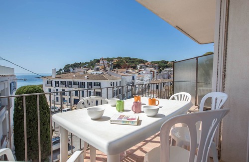 Llafranc Apartment | 1MARS 02 - Basic 3 bedrooms apartment in fron of the beach of Llafranc