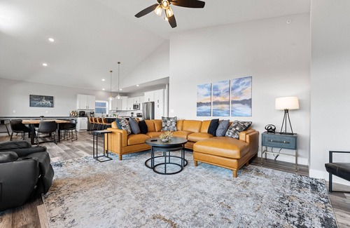 Indian Point House | 1mi to SDC | Family Fun: Hot Tub + Sauna + Slide
