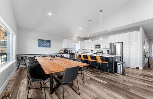 Indian Point House | 1mi to SDC | Family Fun: Hot Tub + Sauna + Slide