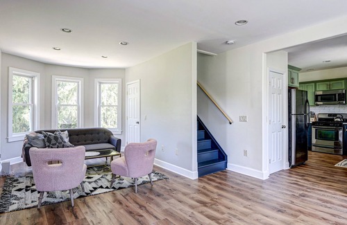 Skaneateles House | 1mi to Village | Swing | 2 Living Rooms | Farmhouse