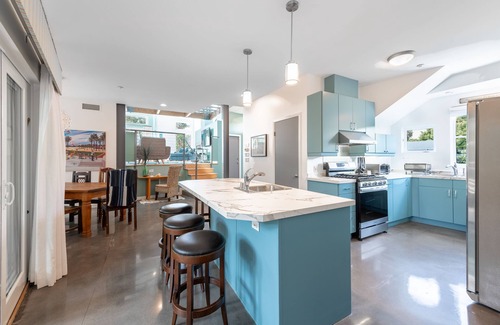 Ocean Park House | 1min to Sand & Sea - Santa Monica Dream Home