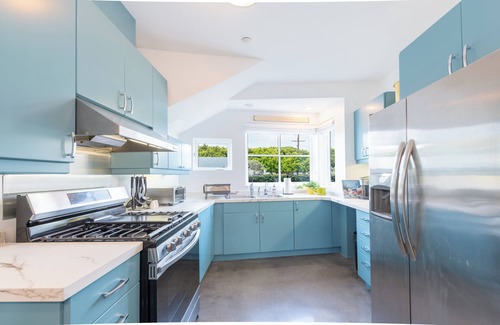 Ocean Park House | 1min to Sand & Sea - Santa Monica Dream Home