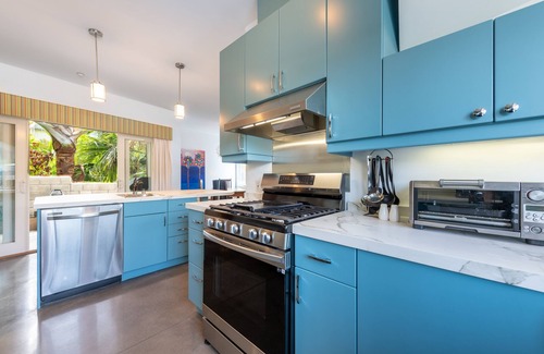 Ocean Park House | 1min to Sand & Sea - Santa Monica Dream Home