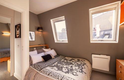 8th Arrondissement Apartment | 1min Walk From Champs Elysées - Avenue Montaigne - AC - Self-Checkin - Working Desk