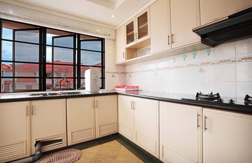 Downtown Kota Kinabalu Apartment | 1st Choice Vacation Apartments at Marina Court Resort Resort