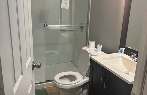 North Philadelphia Apartment | 1st fl 2-bedroom apartment with WiFi, AC in fantastic Philadelphia
