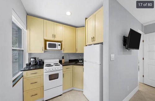 Central Sarasota Apartment | 1st floor apt A. 1 mile from waterfront and downtown. Just 2 miles from beach!