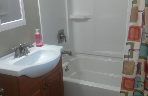 Cleveland House | 1st floor bedroom and bath - plus 2 on the 2nd floor!