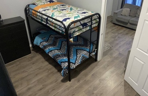 Irvington Apartment | 1st floor Clean spacious safe accommodating apartment 30 mins from NY