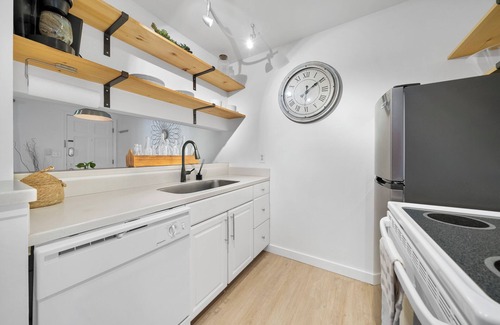 Downtown Condo | 1st Floor Condo outdoor pool