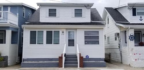 Wildwood Apartment | 1st floor cottage! One Block to Beach, Convention Center and Wildwood Crest!