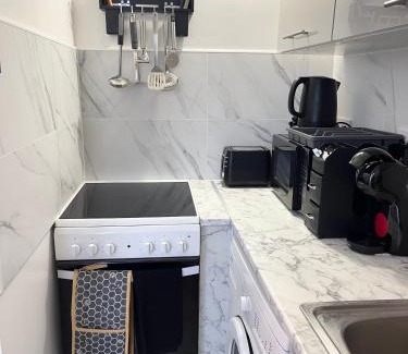 Chadwell Apartment | 1st Floor Crescent Apartment