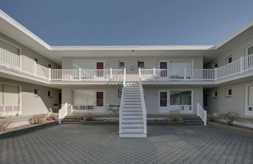 Stone Harbor Condo | 1st Floor Front Efficiency Unit, right side, corner Tables and chairs in the court yard.