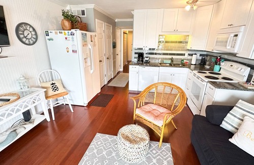 Tybee Island Condo | 1st floor. Just steps to pool and beach access!