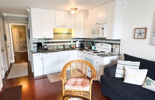 Tybee Island Condo | 1st floor. Just steps to pool and beach access!