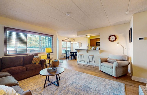 Lake Harmony Condo | 1st-floor lakefront condo with mountain views & pool - near ski/hiking