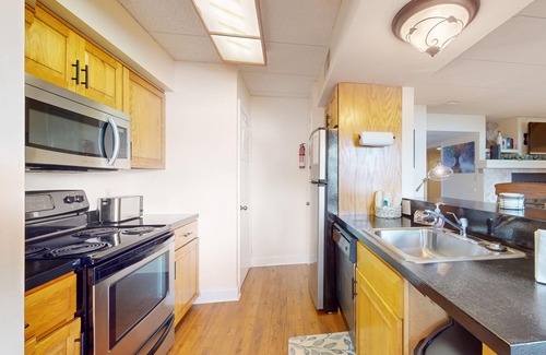 Lake Harmony Condo | 1st-floor lakefront condo with mountain views & pool - near ski/hiking