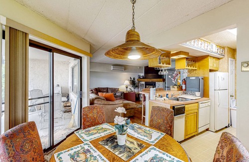 Lake Harmony Condo | 1st-floor lakefront condo with mountain views & pool - near ski/hiking