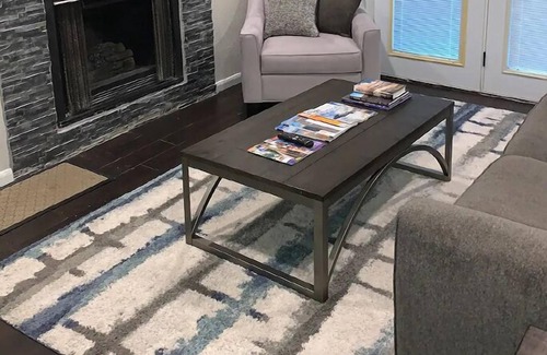 Texas City Condo | 2/1 Condo on 1st level with covered parking