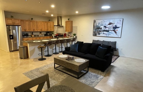Casas Adobes House | 2,100 sqft "GEM" in highly desirable Casas Adobes. 2 minute walk to Golf Resort!