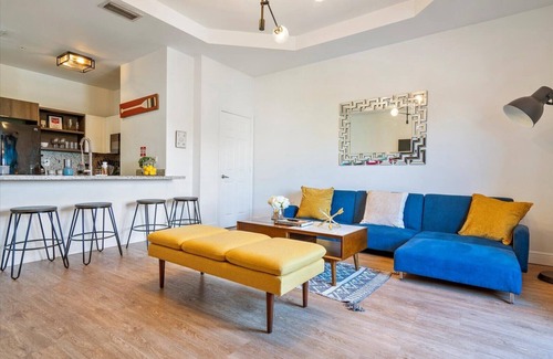 Flagami Condo | 2/2 1/2 Miami 10 Mins to Miami Airport 421