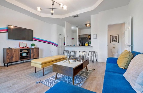 Flagami Condo | 2/2 1/2 Miami 10 Mins to Miami Airport 421