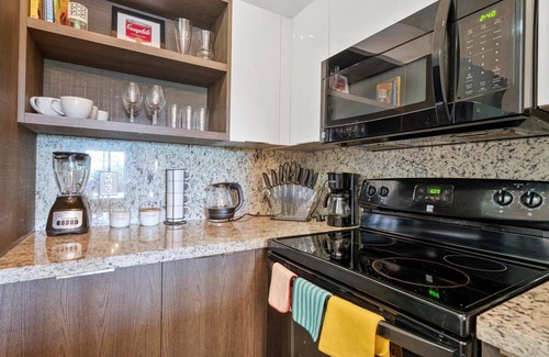 Flagami Condo | 2/2 1/2 Miami 10 Mins to Miami Airport 421