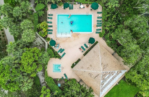 Bonita Bay Condo | 2/2 Condo in Bonita Bay! 2 Miles to the Beach! Beach Shuttle Included!