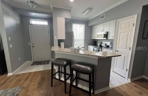 Sarasota Condo | 2/2 Condo in Sarasota w/heated pool, gym, lake view, fiber WiFi. < 5 mi beach!