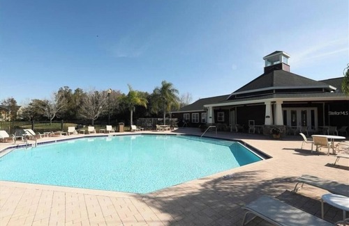 Sarasota Condo | 2/2 Condo in Sarasota w/heated pool, gym, lake view, fiber WiFi. < 5 mi beach!