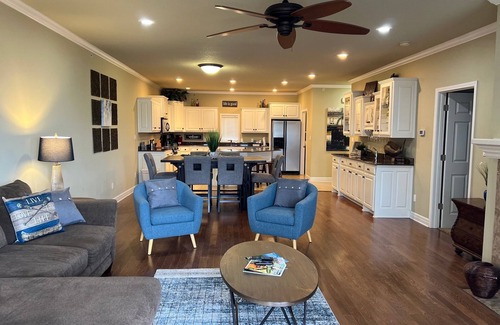 Lake Hamilton Condo | 2/2 Condo on Lake Hamilton - Great Location! 10% discount on 7 night rental