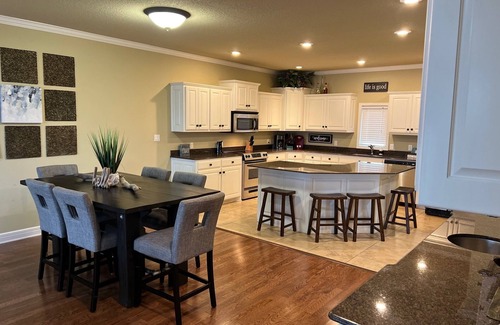 Lake Hamilton Condo | 2/2 Condo on Lake Hamilton - Great Location! 10% discount on 7 night rental