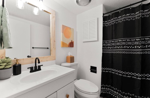 Daphne Condo | 2 /2 Condo Overlooking 18th Hole! Parking + Wi-Fi